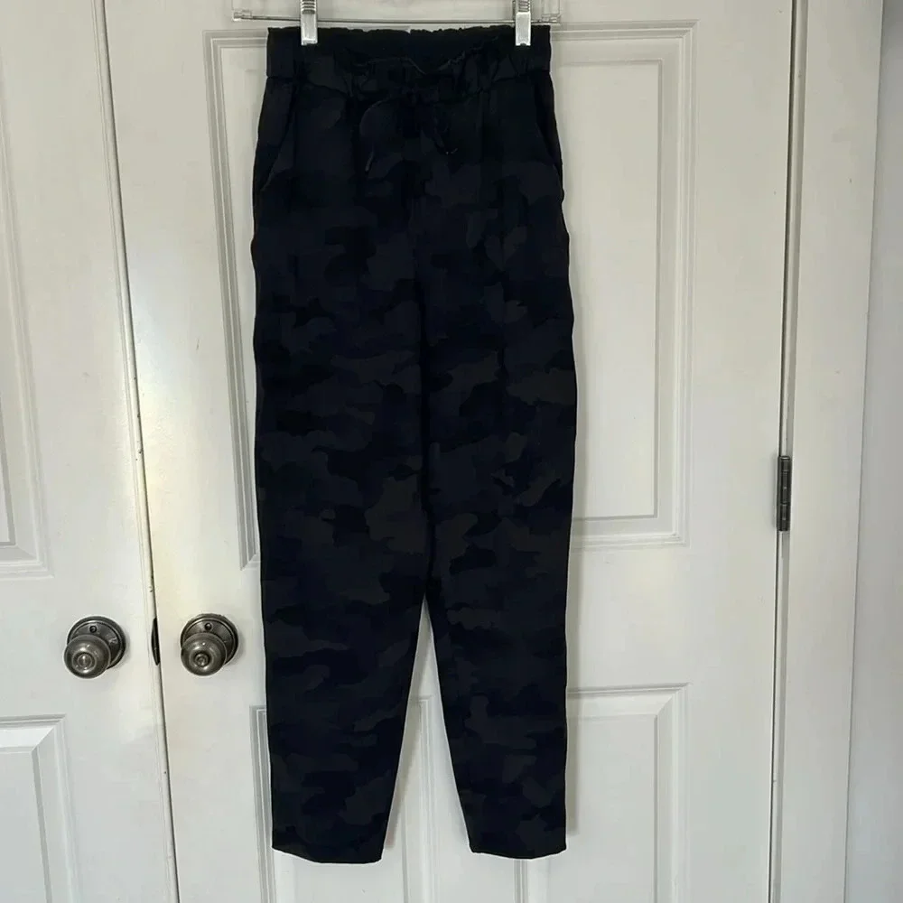 Lululemon Keep Moving Pant size black 4 High-Rise Incognito Camo Athletic